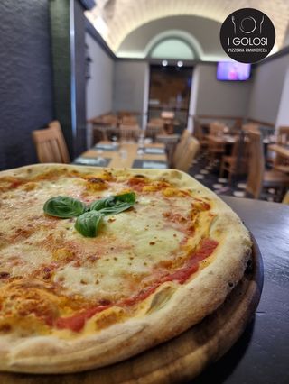 ● Pizza Margherita