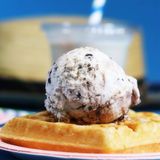 Gofre con helado artesano