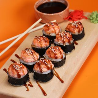 Запеченный ролл с лососем