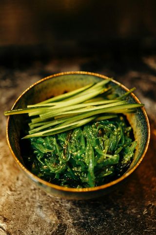 Ensalada de alga Wakame y gamba