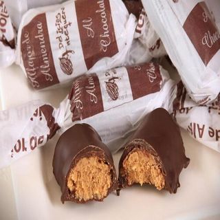 Alfajor de Chocolate con Almendras.
