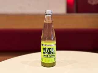 Kombucha de limón y espirulina