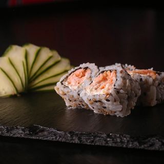 Uramaki salmón a la plancha (8 uds.)