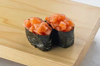 Gunkan spice losos