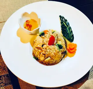 3. Khao pad gai