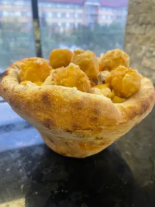 Salata americana în cupa de focaccia 
