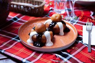 Papanași cu dulceata de afine