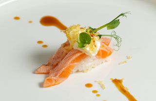 50. Nigiri shake scottato Philadelphia 2 pezzi