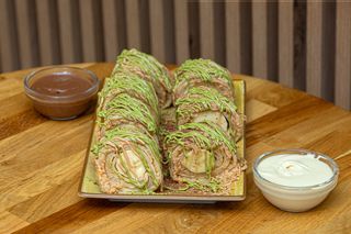 Sushi palačinka pistaći krem, plazma u mleku i banana