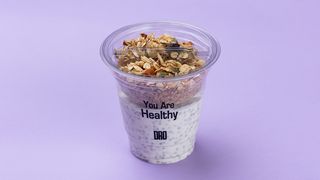 Chia pudding with granola - 370 Kcal