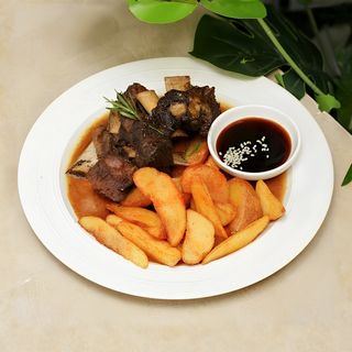 Томленые говяжьи ребра