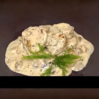 Медальоны в сметанно-грибном соусе (300 г)