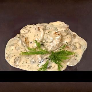 Медальоны в сметанно-грибном соусе (300 г)