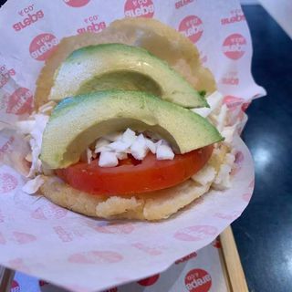 AREPA TOMATE AGUACATE Y QUESO (1 Ud.)