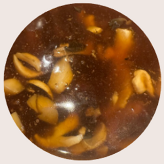 sopa de pollo con champiñón