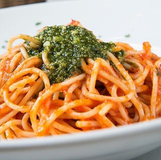 Spaghetti napolitana pesto