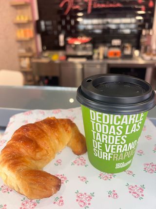 Café (pequeño) + 1 medialuna