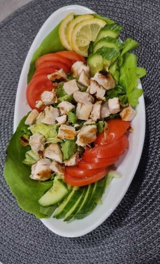 Salată de pui