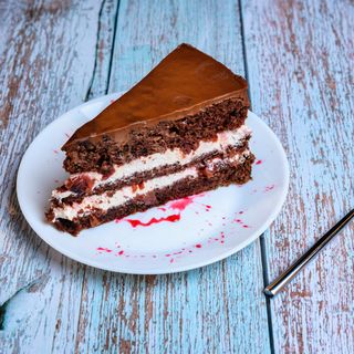 > Tort de ciocolată și vișine