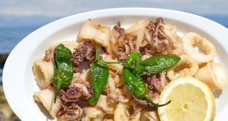 Chipirones Con Pimientos Del Padrón