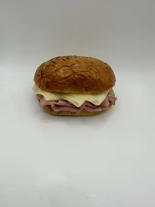 Medianoche Con Mantequilla, Jamón York Y Queso