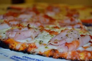 Pizza romana mezza precotta