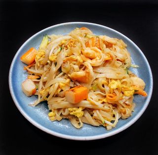 82. Padthai con frutti di mare