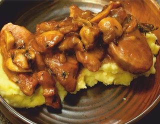 Медальончета от свинско бонфилес три вида гъби (400г)