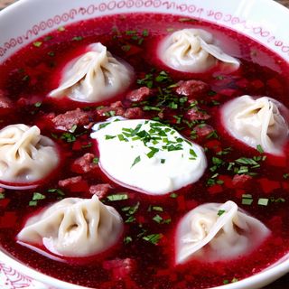 Kołduny w barszczu czerwonym