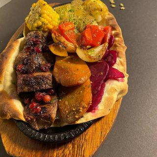 Телятина під соусом з гогодзів  490г