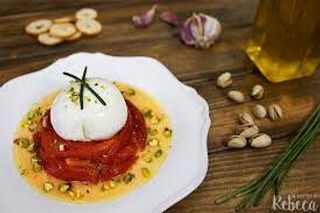 Burrata con pimientos asados al Jack Daniels