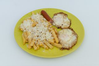 Ochiuri, cartofi, cascaval si sunca