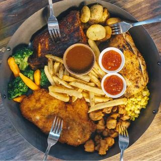 Mixed Platter Plus Chips