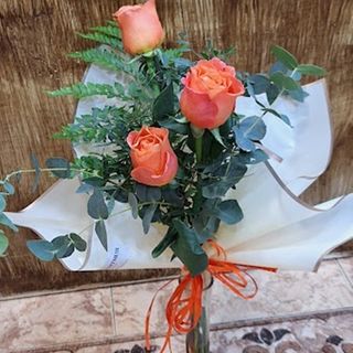 Trío rosas Naranjas "Pedregalejo"