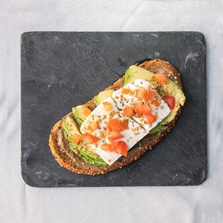 Tostada de masa madre de la Abuela Aisha