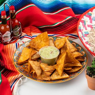 გუაკამოლე ნაჩოსით