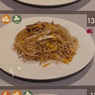 Spaghetti di riso con pollo e verdure