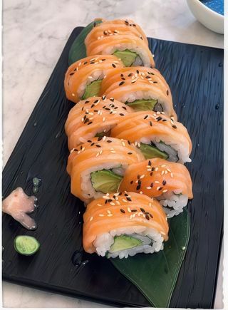 Uramaki De Atún Y Aguacate (8 Uds.)