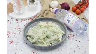 Penne cu gorgonzola si spanac,apa plata