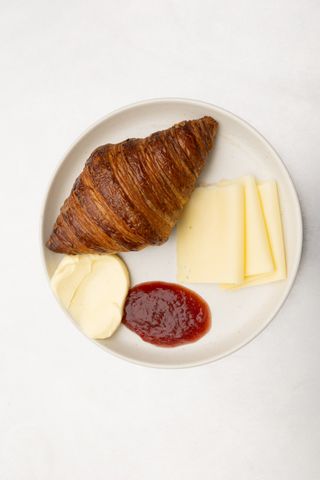 Круасан, джем з карпатських троянд, збите масло з буко, фермерський сир, 150 г