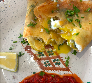 Brika avec des Salades Varieés