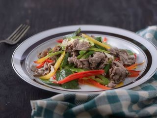 60 Manzo con bambù e funghi