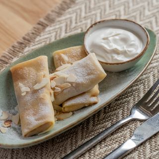 Млинці з маком та вишнями