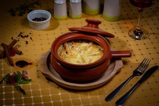 Penne cu cascaval si sunca la cuptor