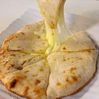 99 Pan Blanco con Queso/Cheese Naan
