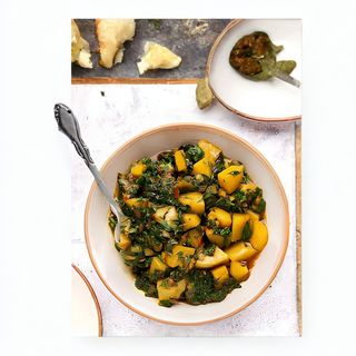 Aloo palak sa basmati rižom