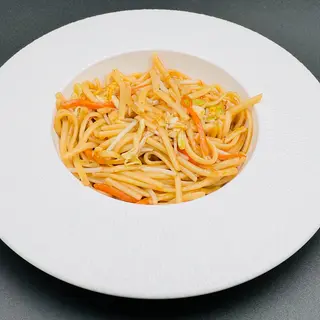 56. Noodles con verdure e uovo
