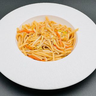 56. Noodles con verdure e uovo