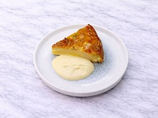 Пиріг грушевий з кремом пломбір (160g)