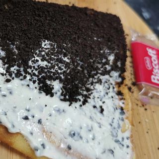 Clatita cu crema alba Oreo
